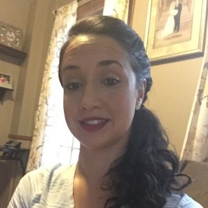 Meet your Posher, Alicia